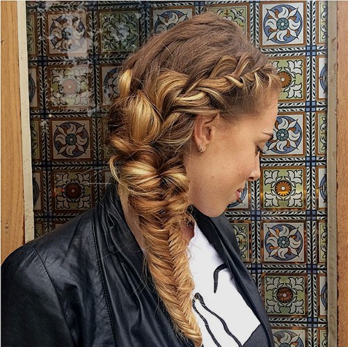 χτενίσματα για πυκνά μαλλιά fishtail παραλλαγή