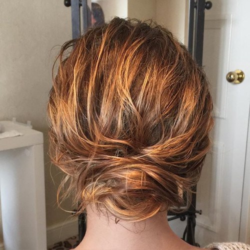 low bun πρόταση χτενίσματα για πυκνά μαλλιά