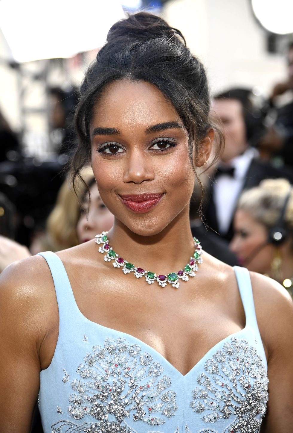 Όσκαρ-laura-harrier-oscars2019-hairstyles-letif